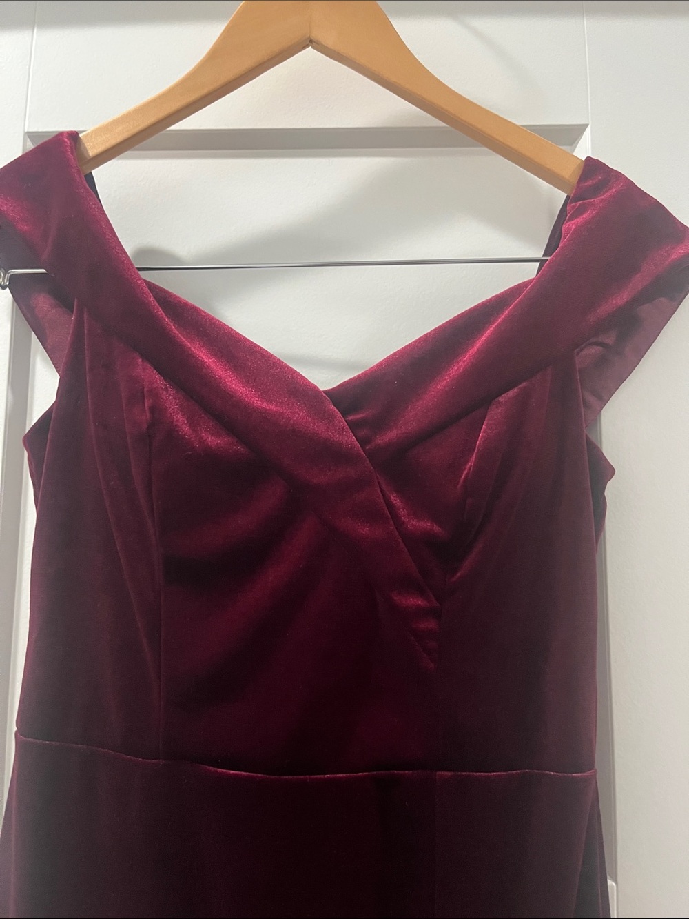Premier Amour Size 4 Velvet Off the Shoulder Midi Dress Burgundy Worn Once - Picture 3 of 13